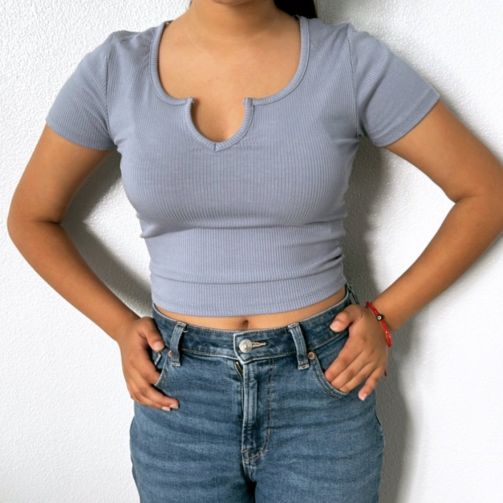 Lilie Notched Ribbed Top - Picture 3 of 4